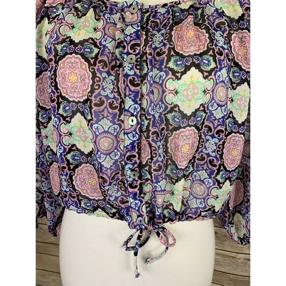 Olsenboye XS Button Front Cropped Shirt Medallion - Picture 2 of 10